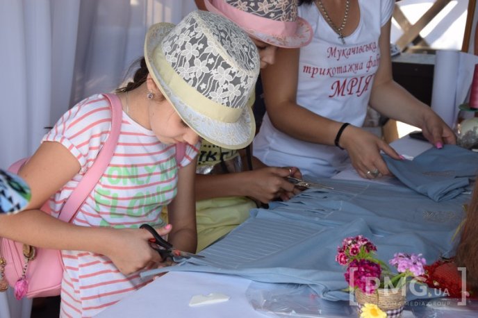 У парку "Перемоги" в Мукачеві влаштували свято для дітей – 09