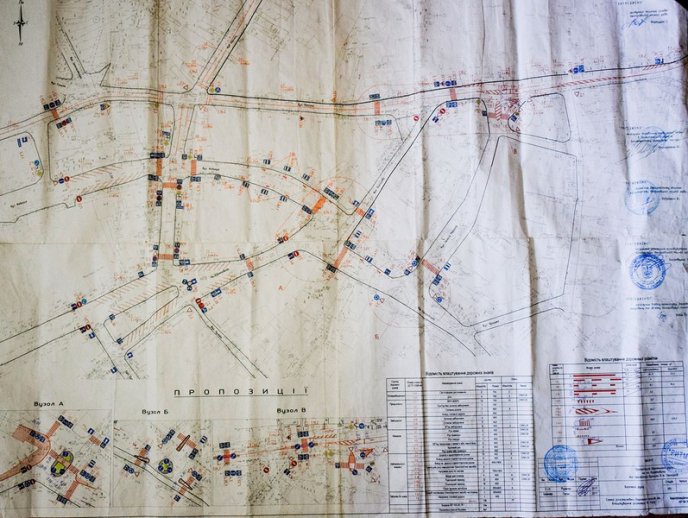 На площі Корятовича в Ужгороді запроваджують односторонній рух – 03