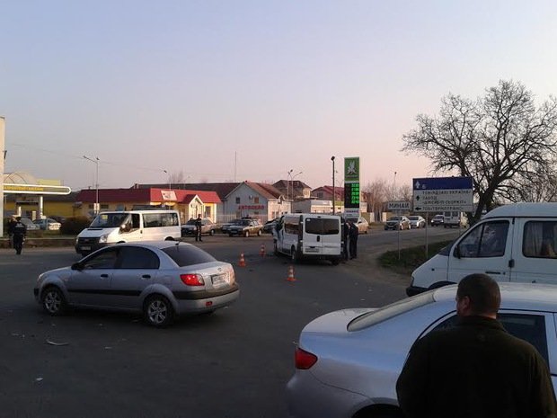 В Ужгороді пожежна машина зіткнулась з мікроавтобусом (ФОТО) – 03