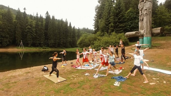 Озеро Синевир, село Колочава та гірський перевал у Карпатах показали з висоти пташиного польоту – 07