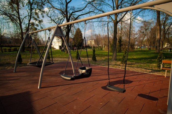 В одному з парків Мукачева облаштували новий дитячий майданчик – 02