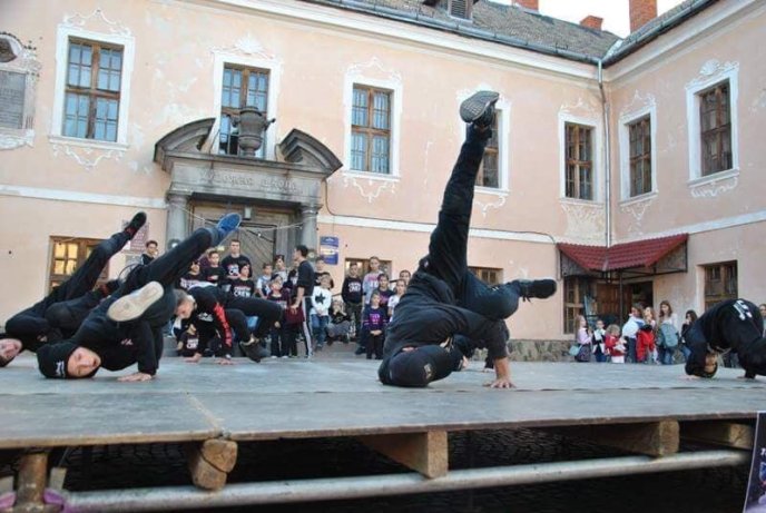 У Мукачеві влаштували справжнє шоу під відкритим небом – 04