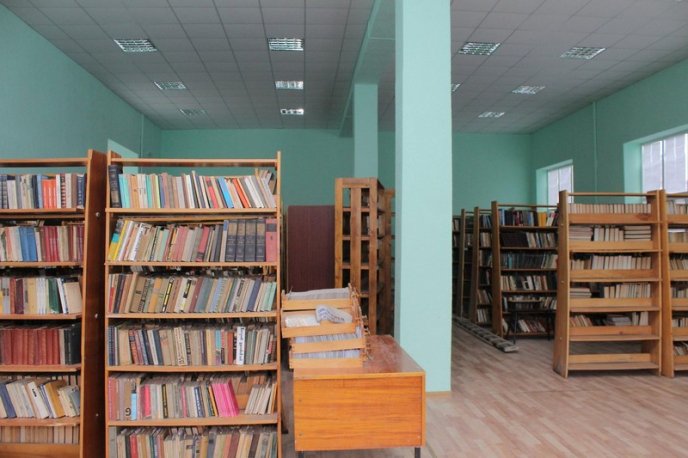 Любителі книг незабаром приходитимуть у відремонтовану бібліотеку – 09