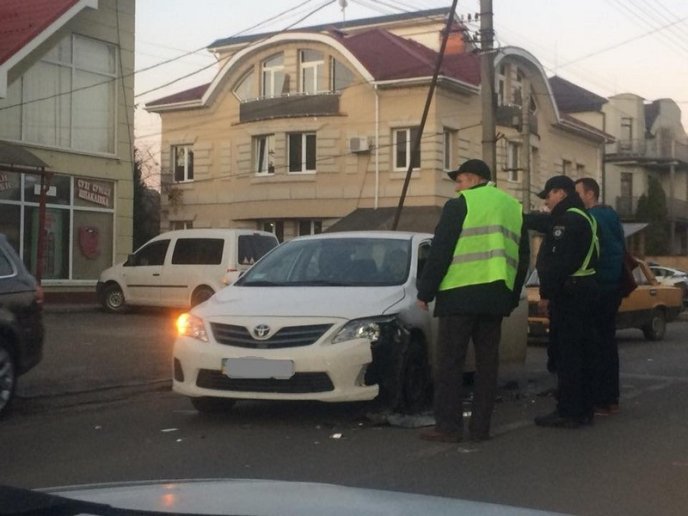 В Ужгороді сталася ДТП на вулиці Капушанській – 02