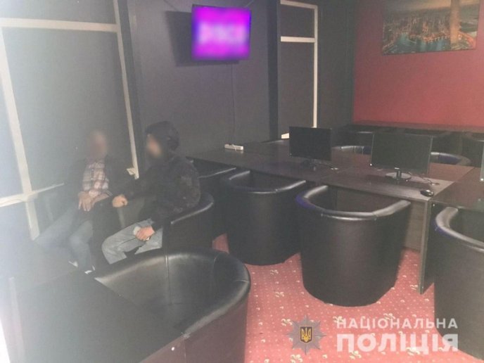 У кілька закладів Ужгорода і Мукачева навідалась поліція – 03 У кілька закладів Ужгорода і Мукачева навідалась поліція – 03