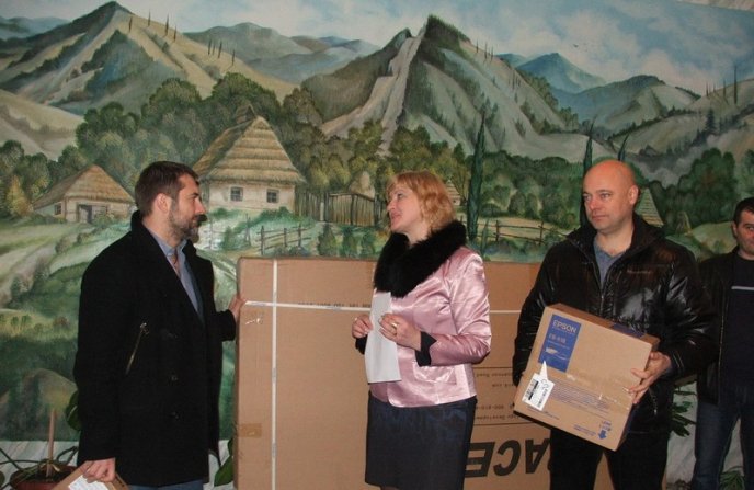 Кілька шкіл Мукачівського району отримали інтерактивні дошки, проектори та ноутбуки – 06