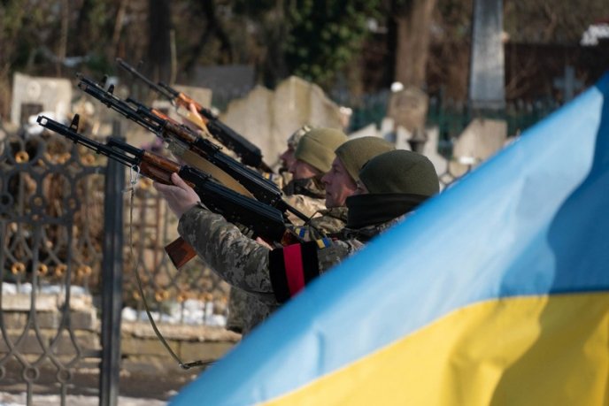 Залишилися батьки, дружина, донька: на Закарпатті поховали військового – 05