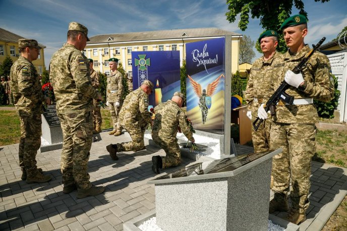 У Чопському прикордонному загоні відкрили меморіал полеглим воїнам – 01