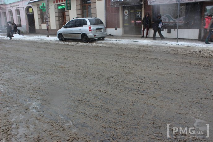 Сніговий сюрприз під кінець зими: "реакція" мукачівських комунальників містян не здивувала – 08 Сніговий сюрприз під кінець зими: "реакція" мукачівських комунальників містян не здивувала – 08