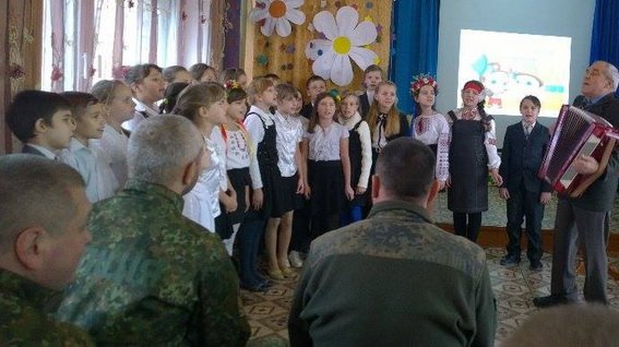 Школярі Артемівська привітали закарпатських військових з Днем Збройних Сил України – 01