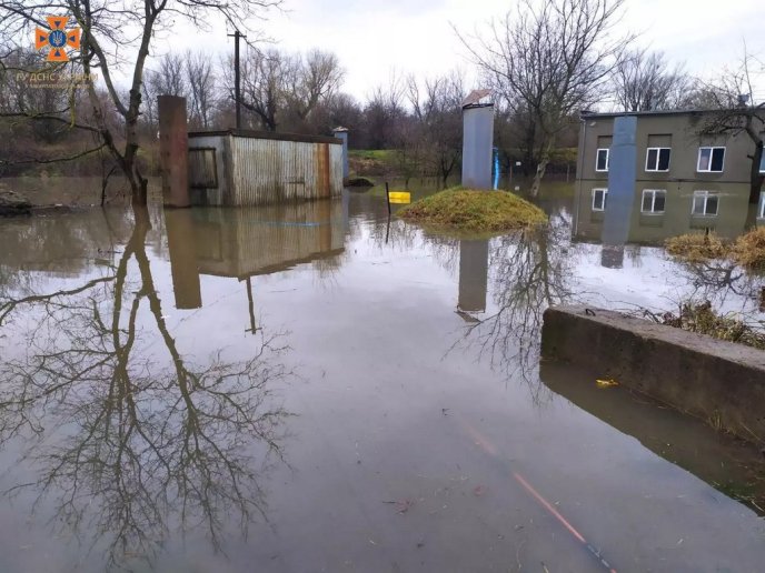 Третю добу на Закарпатті ліквідовують наслідки негоди – 01