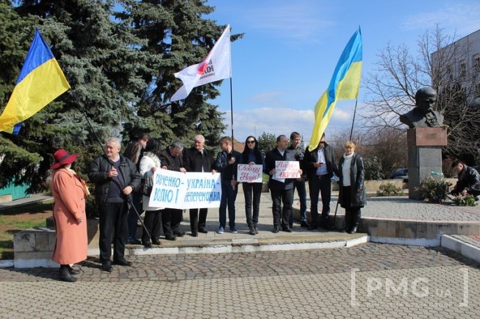 У Мукачеві пройшла акція на підтримку ув’язненої Росією Надії Савченко – 02