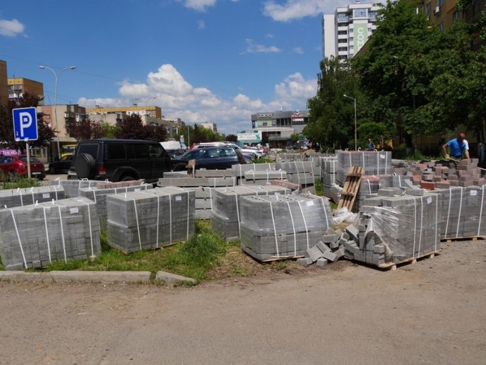 В Ужгороді облаштовують внутрішньоквартальні території  – 01