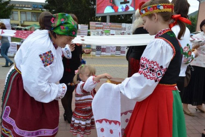 Тячівські майстрині провели районне свято вишитих рушників – 11