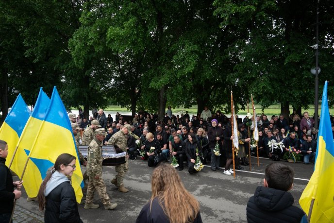 Отримав важке поранення: в Ужгороді поховали молодого Героя – 03