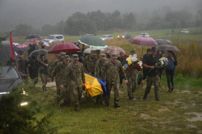 На Ужгородщині провели в останню путь захисника – 07 На Ужгородщині провели в останню путь захисника – 07