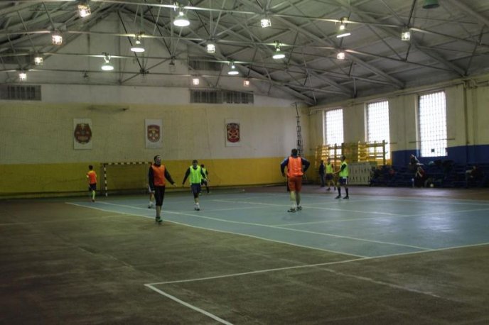 Патрульні поліцейські зійшлись у футбольному двобої із журналістами та громадськими активістами – 16