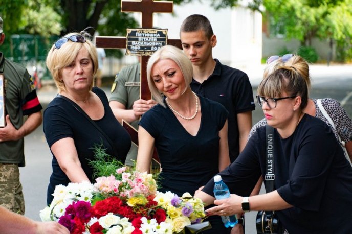 На Закарпатті поховали чоловіка, який добровольцем пішов на війну – 03 На Закарпатті поховали чоловіка, який добровольцем пішов на війну – 03