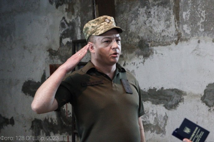 Командир 128 бригади вручив воїнам нагороди, відзнаки й чергові звання – 06