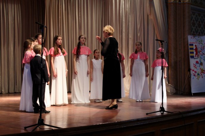 В Ужгороді оголосили володарів найкращих голосів "Яскравої Країни" – 01