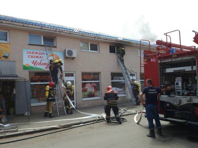 В Ужгороді на ринку "Білочка" сталась пожежа – 04