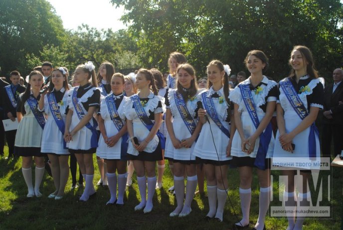 Останній дзвінок відлунав для випускників Мукачівської ЗОШ №6 (ФОТО) – 28