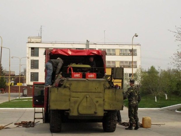 Для захисту кордонів "Правий сектор" привіз на Закарпаття новеньку бойову розвідувально-вартову машину (ФОТО) – 01