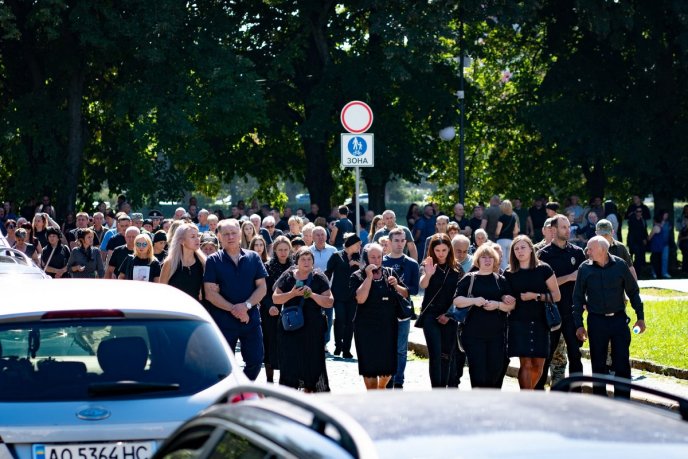 На Закарпатті поховали військового, який врятував десятки побратимів – 09