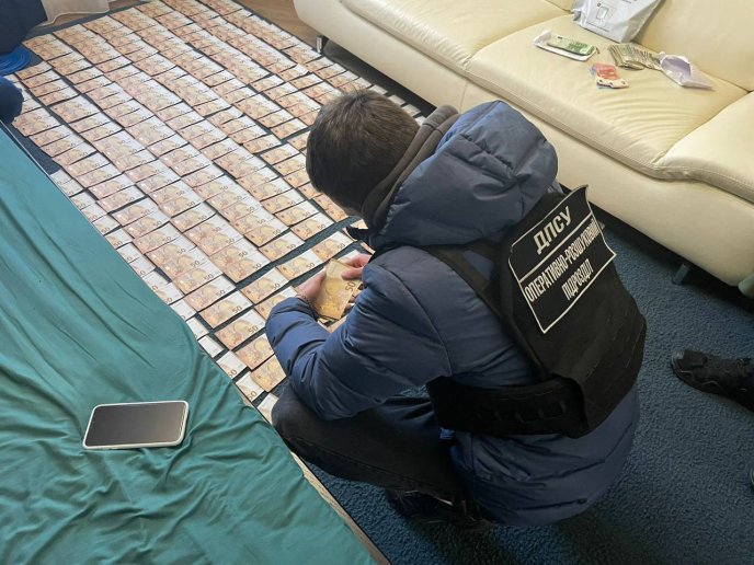 На Закарпатті та ще в двох областях провели обшуки – 09