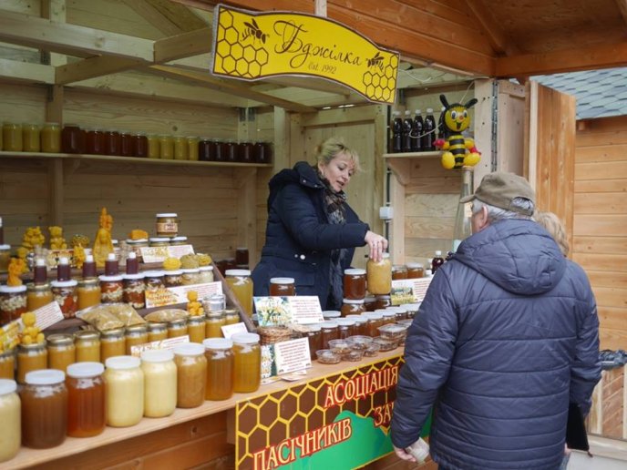 В Ужгороді відкрили фестиваль медовухи – 23