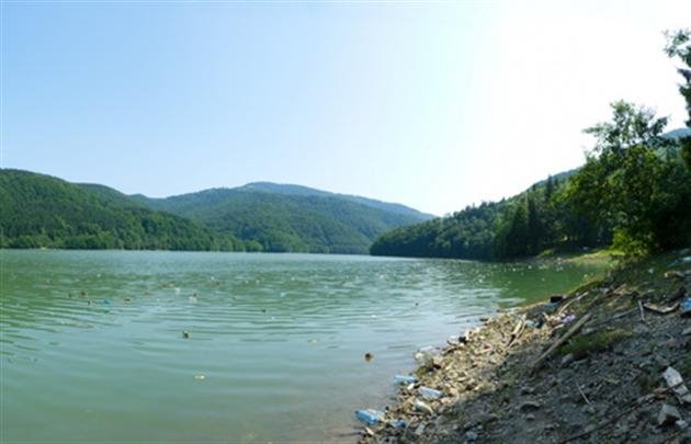 Люди перетворили Теребле-Ріцьке водосховище на помийницю і в ній же відпочивають (ФОТО) – 05 Люди перетворили Теребле-Ріцьке водосховище на помийницю і в ній же відпочивають (ФОТО) – 05