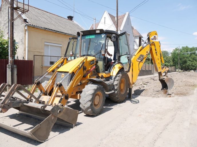 На трьох вулицях Ужгорода проводиться капремонт дорожнього покриття – 02