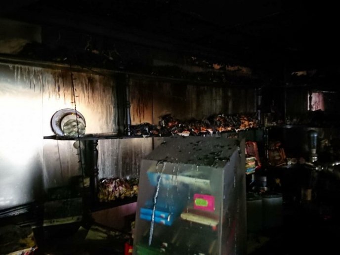 Рятувальники розповіли подробиці нічної пожежі в ужгородському кафе – 02