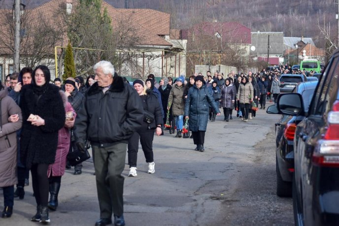 Чинадіївська громада сьогодні попрощалась із полеглим Героєм – 03 Чинадіївська громада сьогодні попрощалась із полеглим Героєм – 03