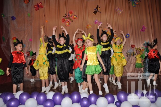 У Мукачеві відбулася святкова шоу-програма "Дитинство в сонячних долонях" (ФОТОРЕПОРТАЖ) – 09