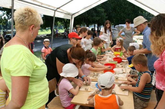 Маленькі закарпатці на кілька годин стали гончарами – 07