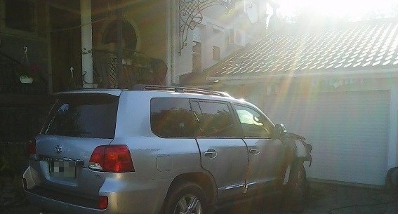 У мережі з’явились фото іномарки "Toyota Land Cruiser", яку підпалили у Минаї – 01