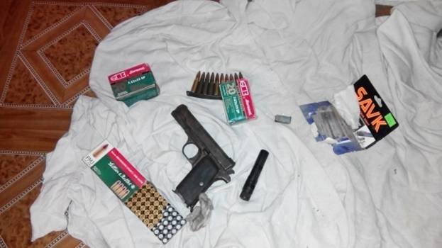 Поліцейські виявили у жителя Хустщини арсенал зброї – 02