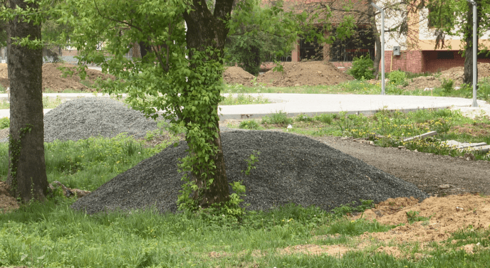 Ні грошей, ні парку: розпочата позаминулого року реконструкція парку у Мукачеві досі не завершена – 03