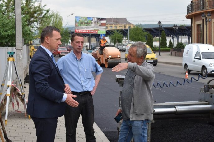 В Ужгороді завершується реконструкція на площі Георгія Кірпи – 05