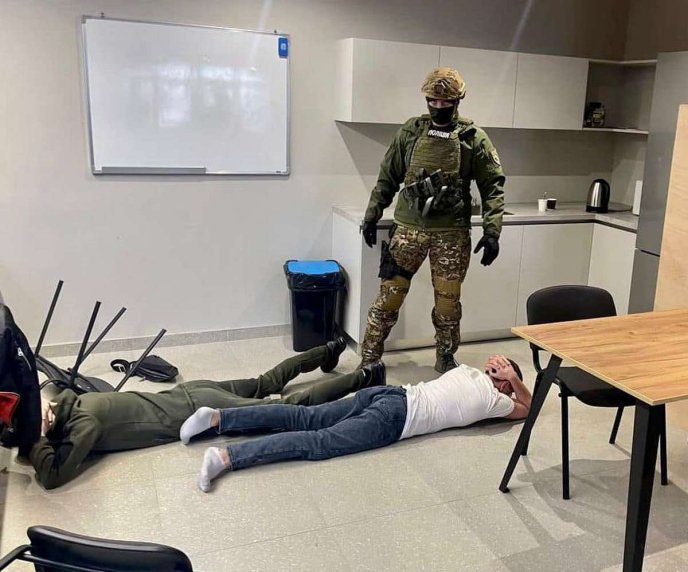 Затримано членів шахрайського угрупування: вони обманювали людей через  кол-центр – 02