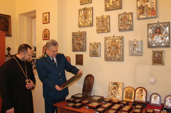 Чопська митниця передала церкві вилучені на кордоні ікони (ФОТО, ВІДЕО) – 03