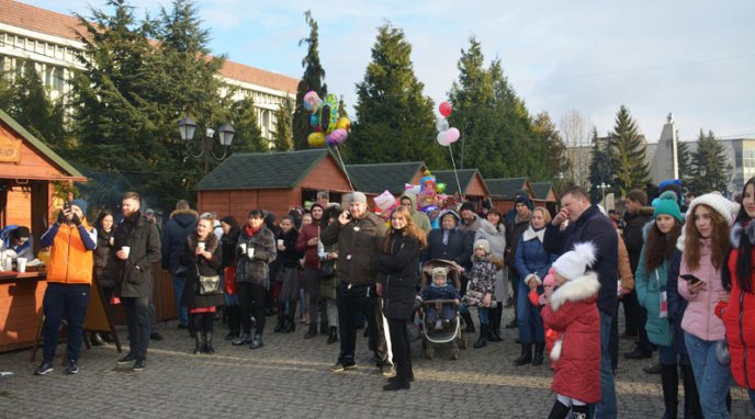 У Хусті відкрився різдвяний ярмарок – 01