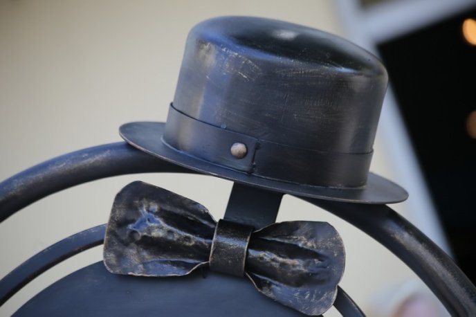 У центрі Мукачева встановлюють незвичну лавицю – 09