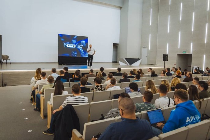 Future Code: AI – як відбулася найбільша технологічна конференція Закарпаття – 05