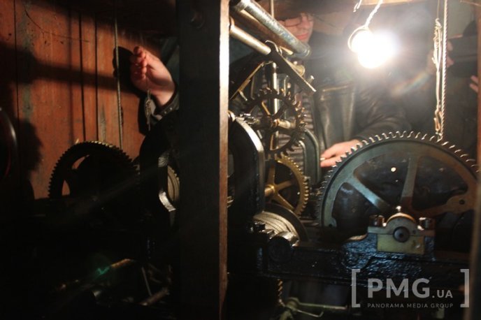 Мукачівці урочисто перевели головні годинники міста на літній час – 08