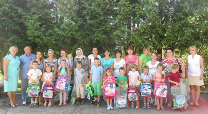 Майбутні першокласники Рахівщини отримали шкільні ранці та набори для навчання – 04