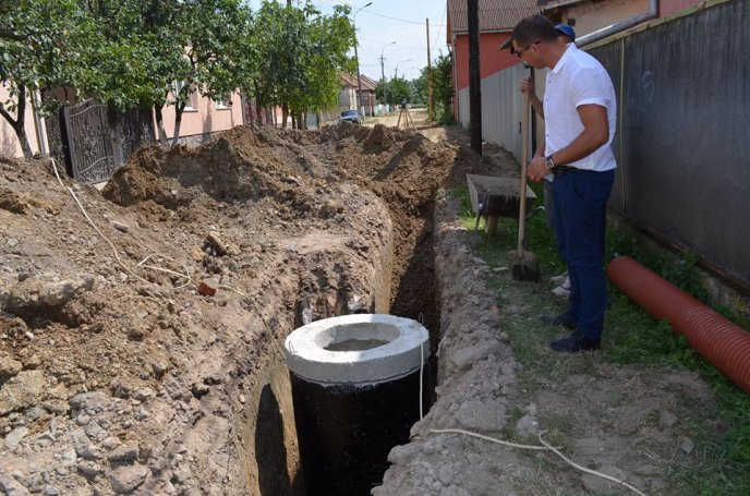 На п’яти вулицях Мукачева будують нову каналізацію – 04