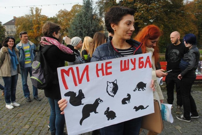 Пес на візку став одним із учасників маршу за права тварин в Ужгороді – 08