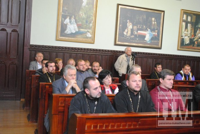 У мукачівській ратуші провели круглий стіл за участі Патріарха Філарета (ФОТО) – 08 У мукачівській ратуші провели круглий стіл за участі Патріарха Філарета (ФОТО) – 08